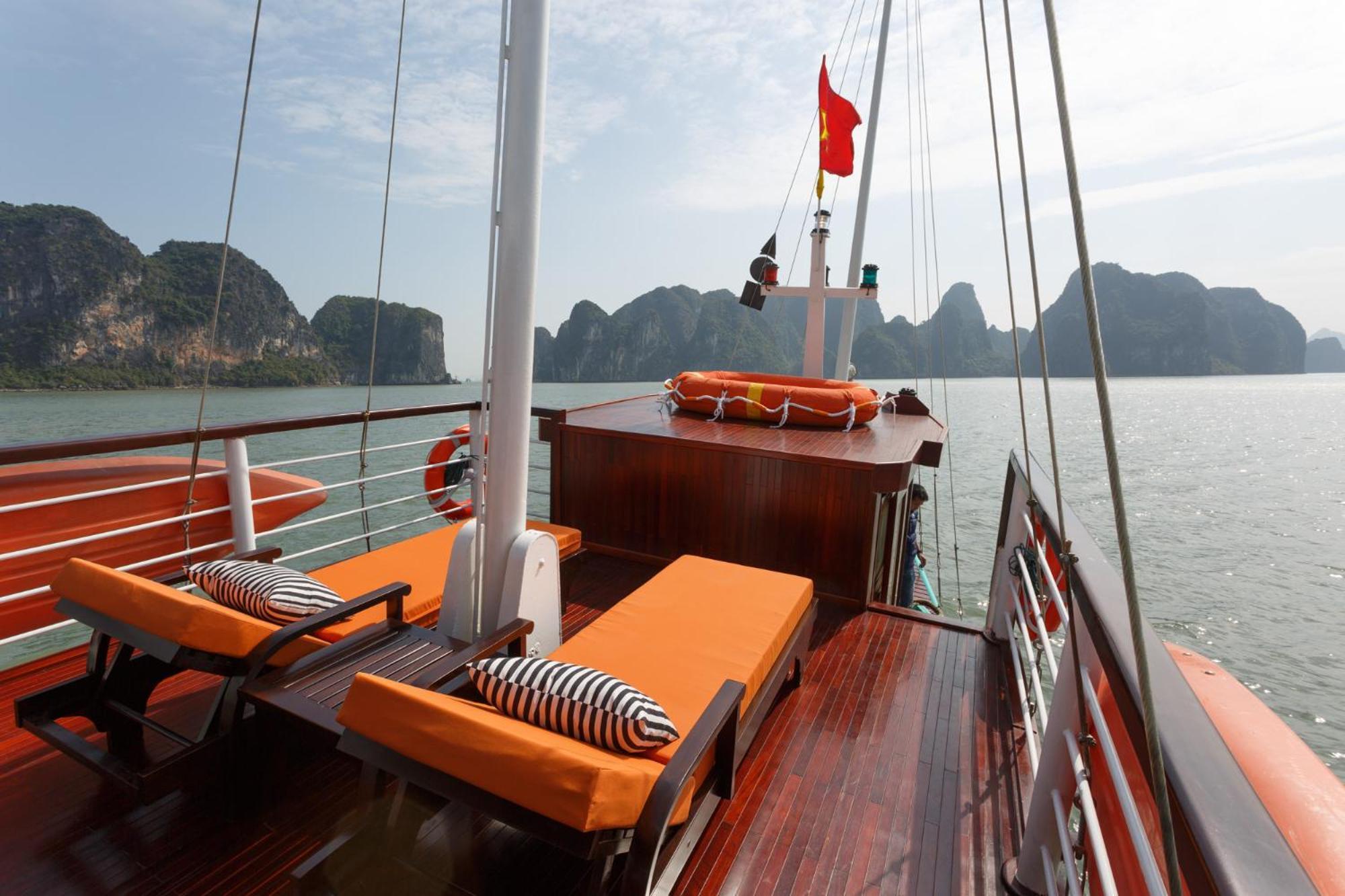 Emeraude Classic Cruises Ha Long Exterior photo