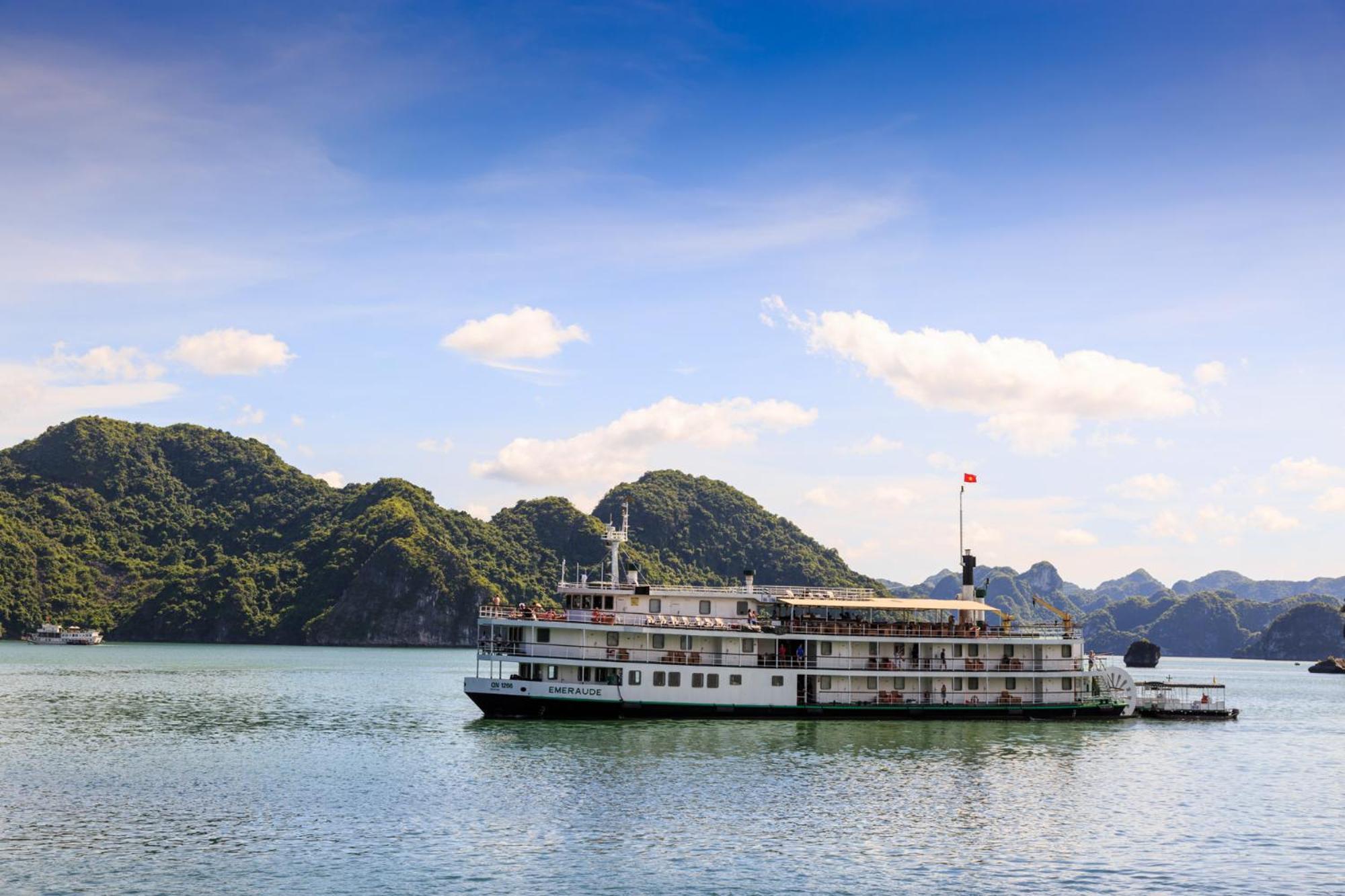 Emeraude Classic Cruises Ha Long Exterior photo
