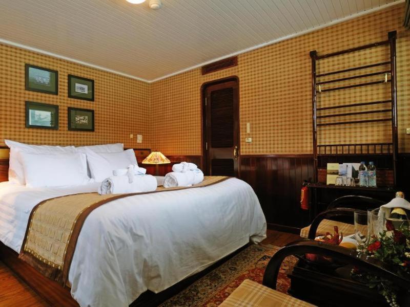 Emeraude Classic Cruises Ha Long Room photo