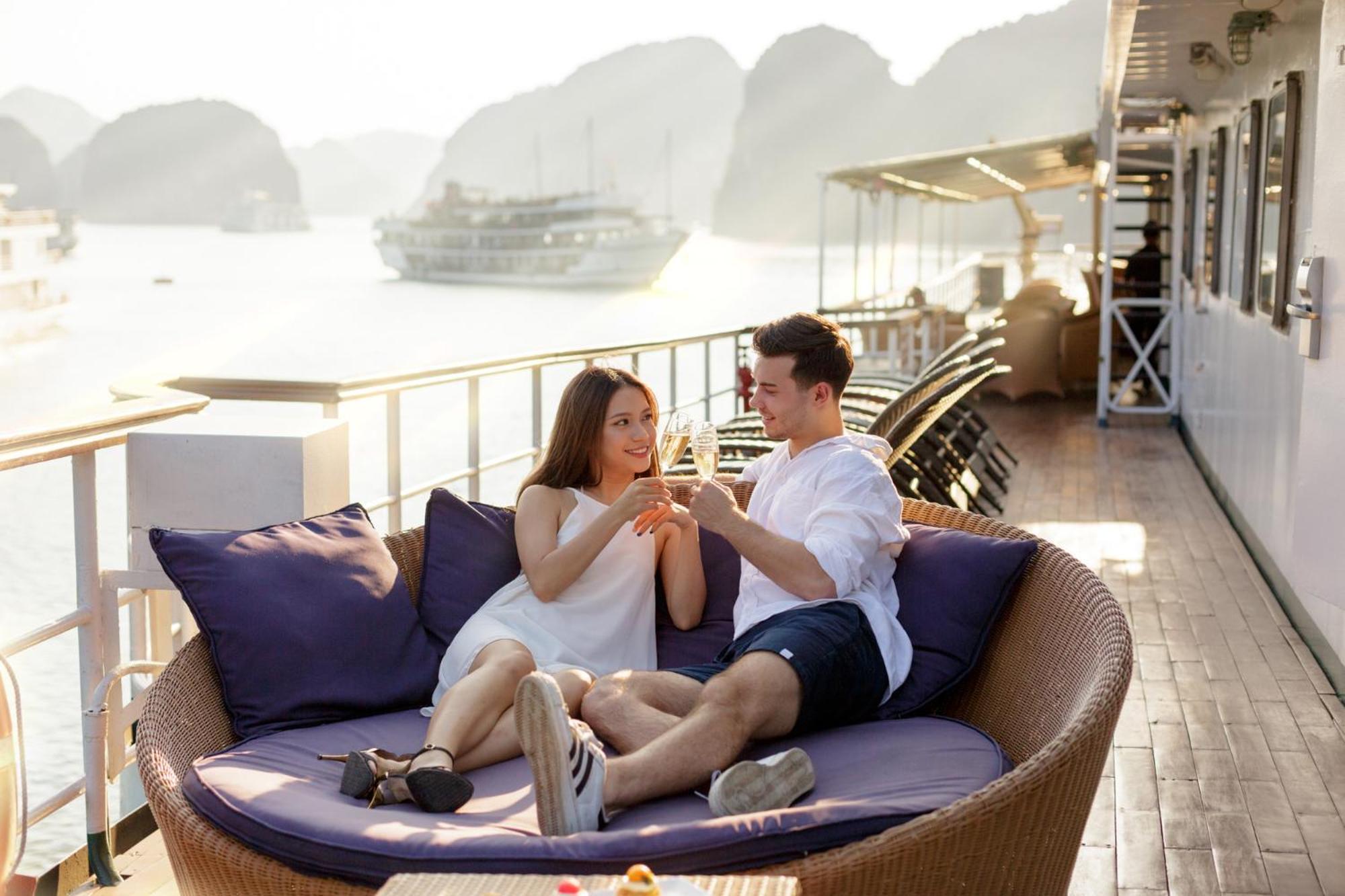Emeraude Classic Cruises Ha Long Exterior photo